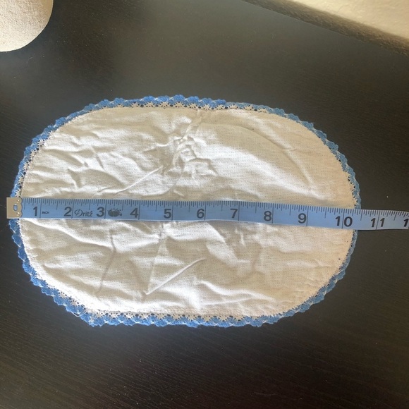 Vintage blue table decor doily - Picture 3 of 3